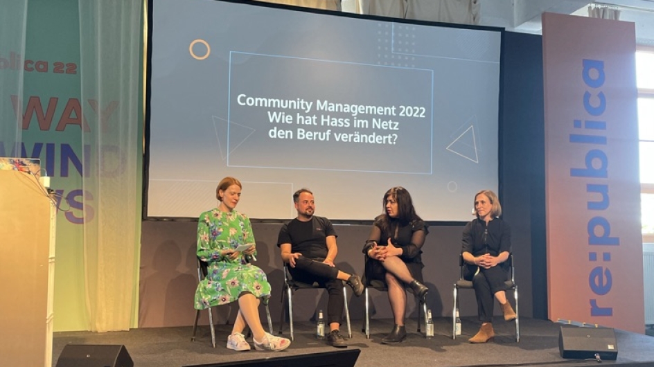 Das NETTZ auf dem re:publica Panel mit Trägerorganisationen des Kompetenznetzwerk gegen Hass im Netz und dem Bundesverband Community Management.