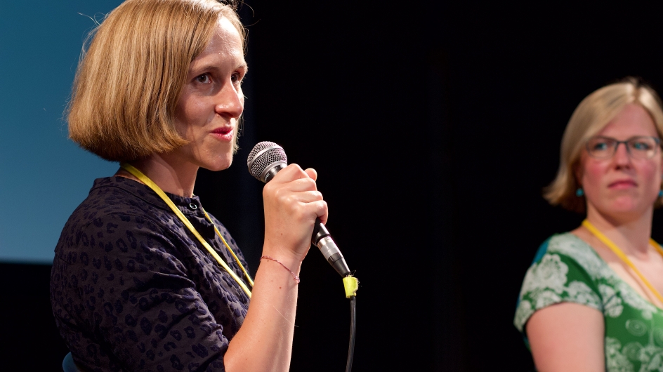 Nadine Brömme und Hanna Gleiß eröffnen das Community Event 22