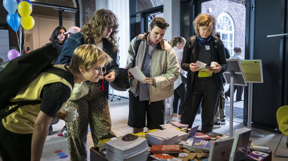 Bild: Community Event gegen Hass im Netz zum Thema „Come together, right now – Zusammenhalt in schwierigen Zeiten“ am 11. Juni 2026 im Berlin Global Village