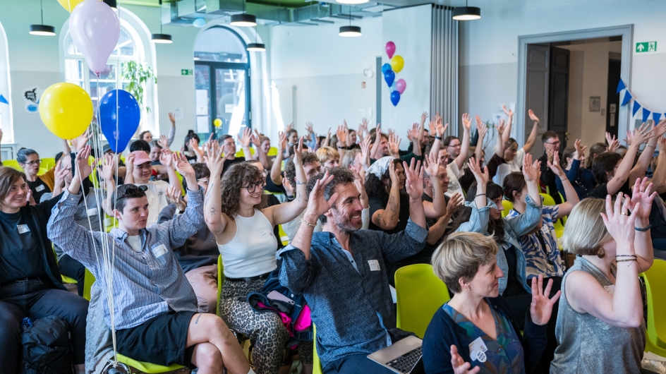 Bild: Community Event gegen Hass im Netz zum Thema „Come together, right now – Zusammenhalt in schwierigen Zeiten“ am 11. Juni 2026 im Berlin Global Village