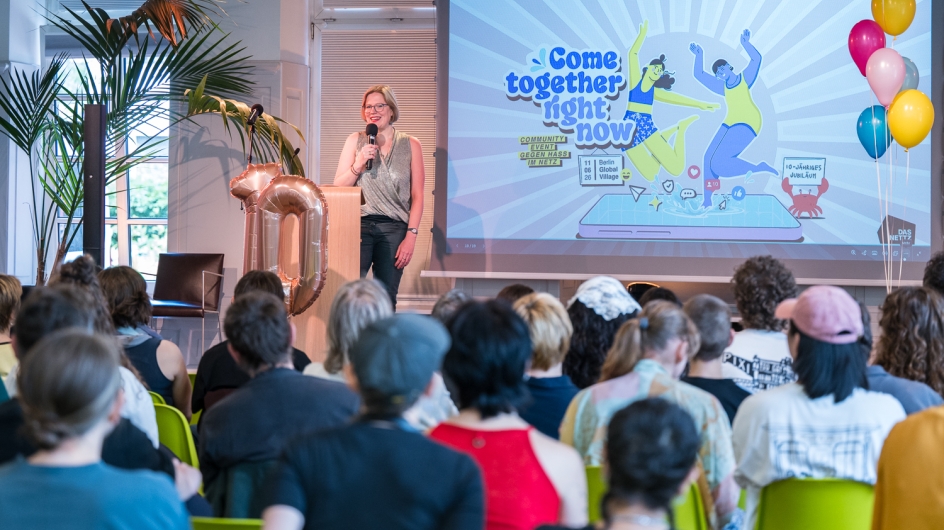 Bild: Community Event gegen Hass im Netz zum Thema „Come together, right now – Zusammenhalt in schwierigen Zeiten“ am 11. Juni 2026 im Berlin Global Village