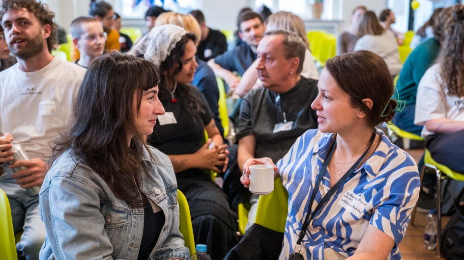Bild: Community Event gegen Hass im Netz zum Thema „Come together, right now – Zusammenhalt in schwierigen Zeiten“ am 11. Juni 2026 im Berlin Global Village