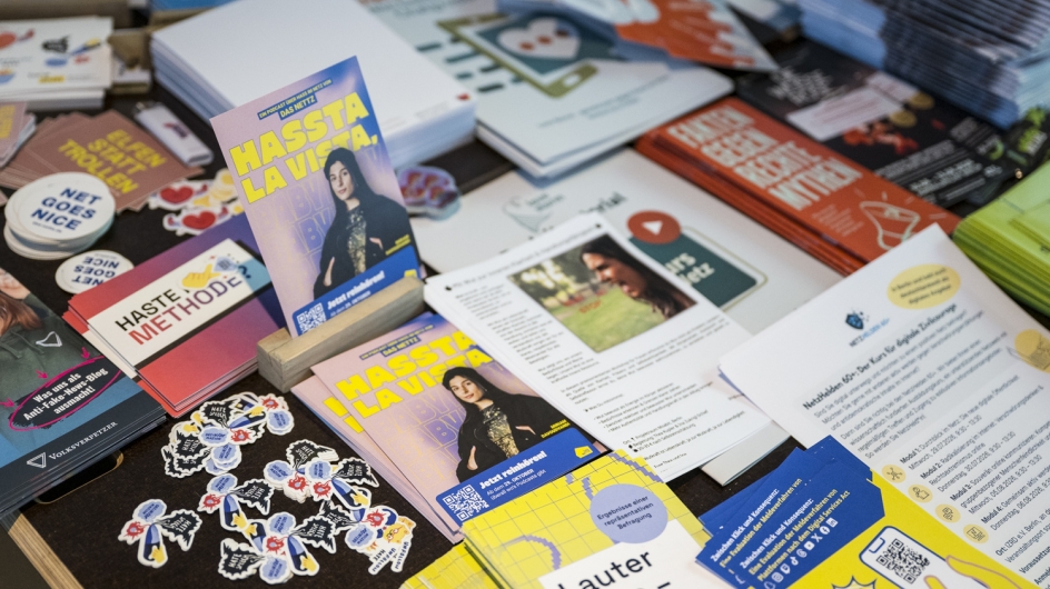 Bild: Community Event gegen Hass im Netz zum Thema „Come together, right now – Zusammenhalt in schwierigen Zeiten“ am 11. Juni 2026 im Berlin Global Village 