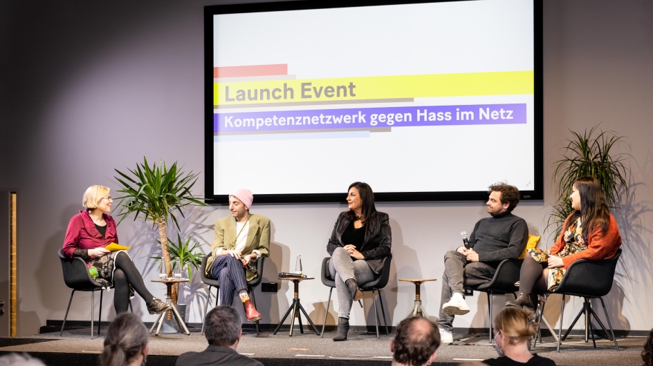 Moderatorin und Panelist*innen der Diskussionsrunde Moderatorin und Panelist*innen der Diskussionsrunde