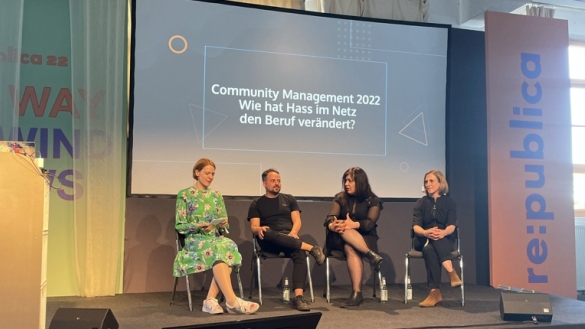 Das NETTZ auf dem re:publica Panel mit Trägerorganisationen des Kompetenznetzwerk gegen Hass im Netz und dem Bundesverband Community Management.