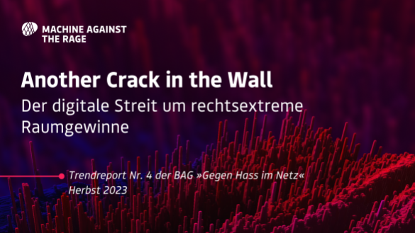 Cover von Ausgabe Nr. 4 des Trendreports. Mittig wird der Titel angezeigt »Another Crack in the Wall – der digitale Streit um rechtsextreme Raumgewinne«, oben unser Machine-Against-the-Rage-Logo unten mehr Informationen zur Ausgabe. Der Hintergrund ist dunkelrot mit technisch anmutender, räumlicher Grafik.