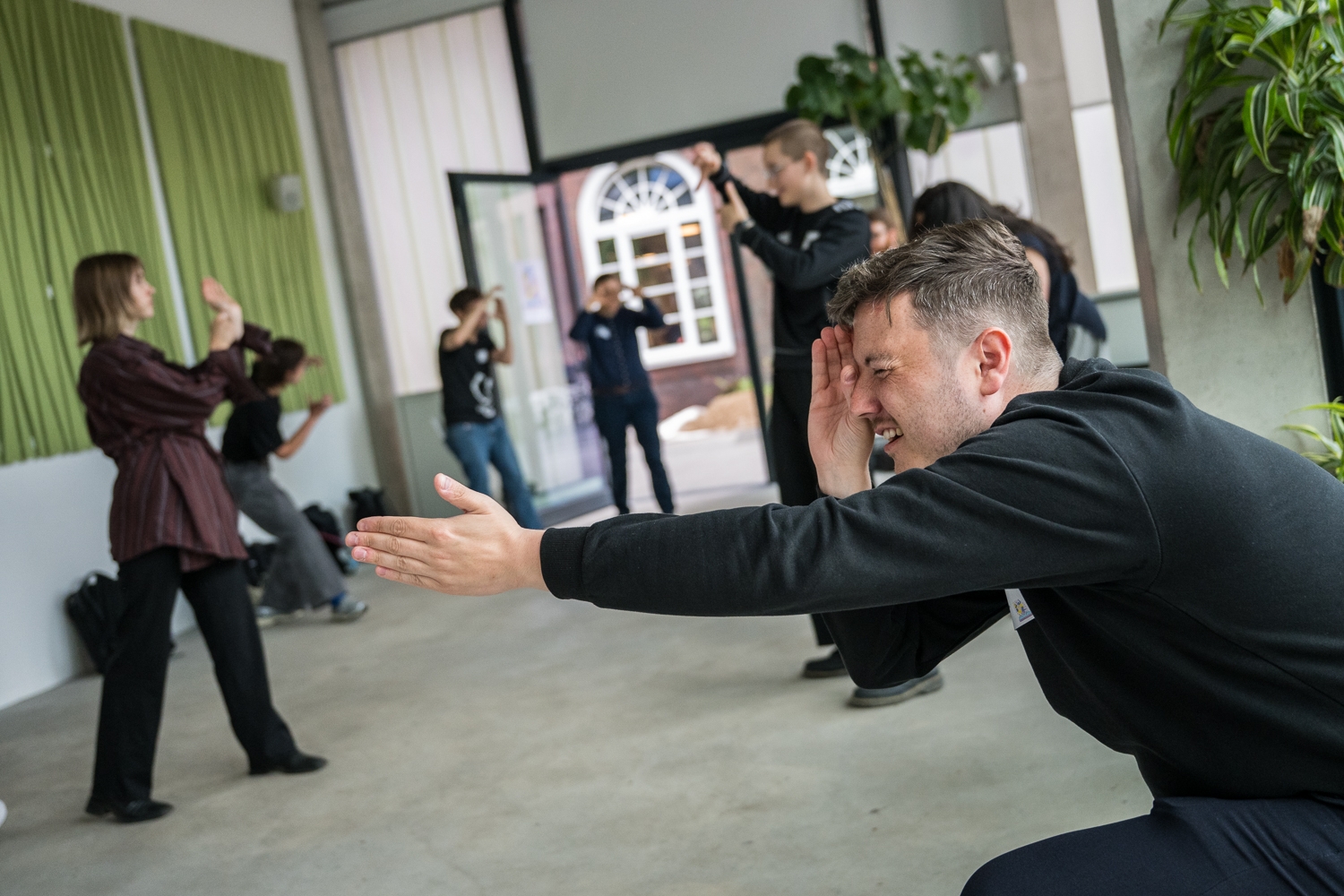 Bild: Improtheater-Workshop mit Josh Telson und Antonia Baer I Community Event gegen Hass im Netz zum Thema „Come together, right now – Zusammenhalt in schwierigen Zeiten“